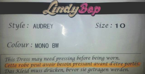 This dress may need pressing before being worn / Cette robe peut avoir besoin pressant avant d'être portés.