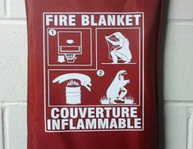 Fire Blanket / Couverture inflammable